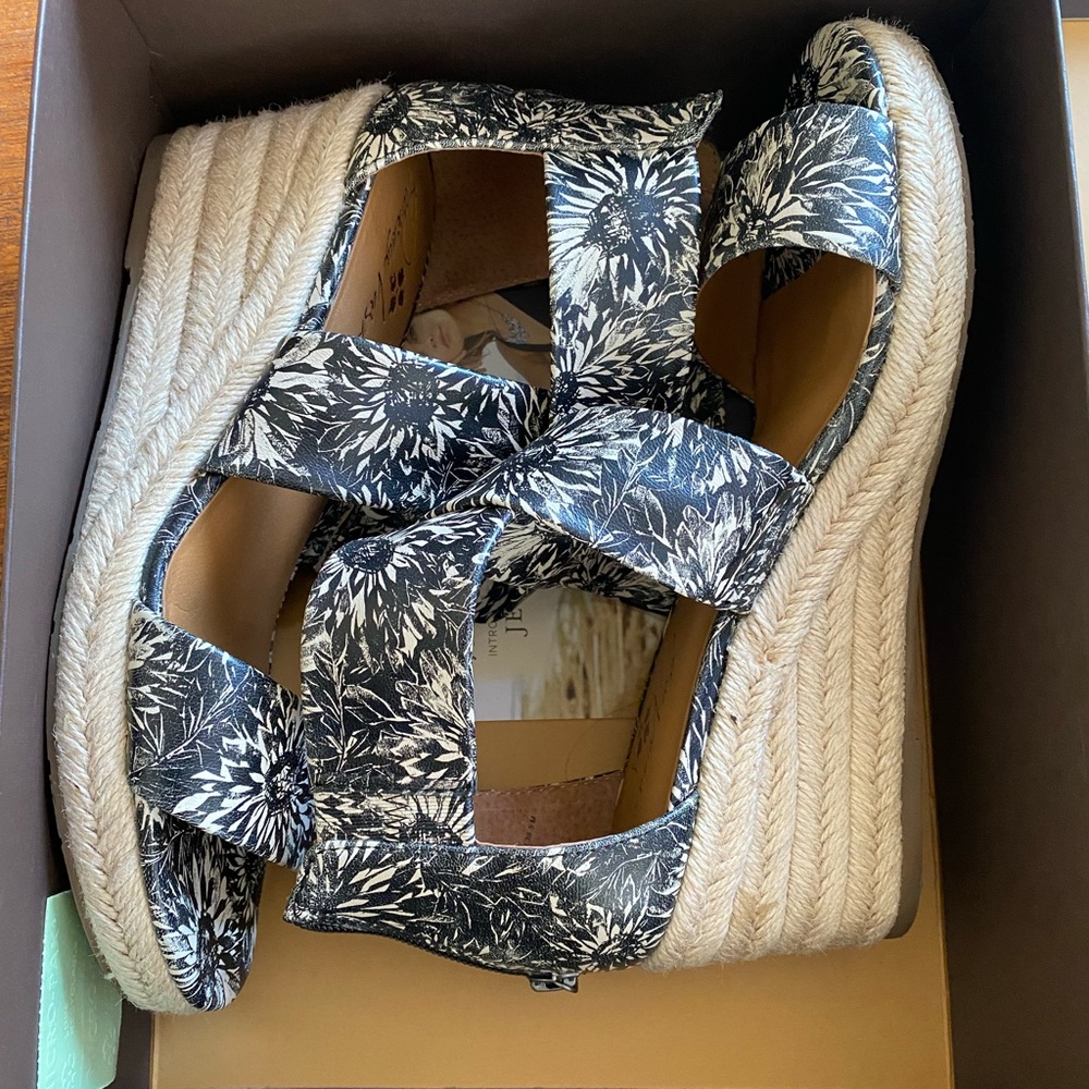 Patricia Nash platform sandals. Excellent condition- women’s size 9